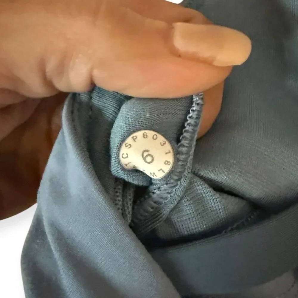 Lululemon Sports Bra Criss Cross Back - Picture 3 of 4